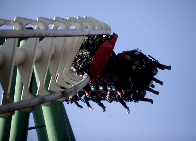 Tragedia en parque de diversiones: El día en que una joven murió luego de que el carro de un juego mecánico se desprendiera