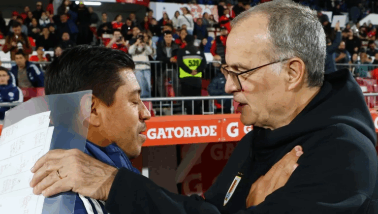 Esto fue lo que Bielsa le dijo a Córdova tras el Chile vs. Uruguay en el Nacional