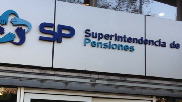 Superintendencia de Pensiones multa a las siete AFP por incumplimientos en el pago a interconsultores