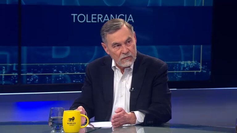 Encargado económico de Jara y críticas de Matthei por deuda fiscal: Tiene que demostrar que hay una situación anómala