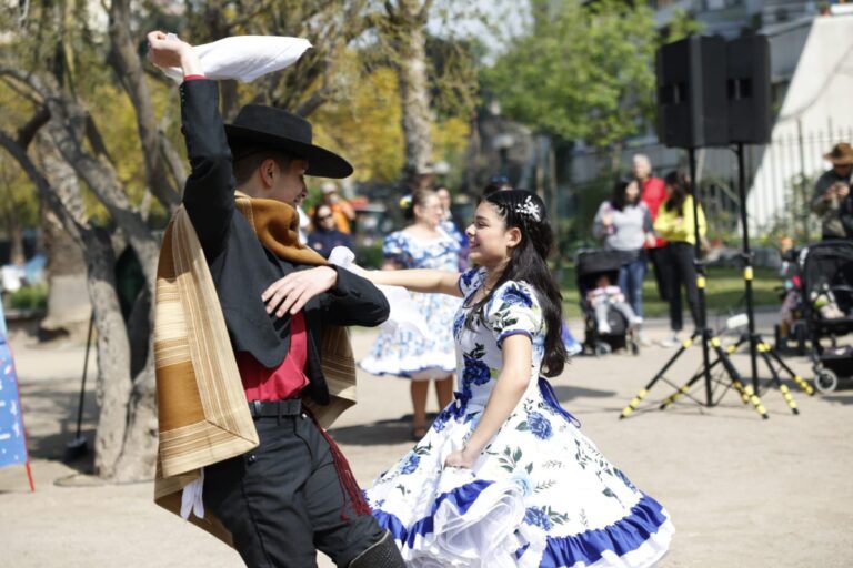 Fiestas Patrias 2025: ¡Vuelve la Fonda Lady Inés! Conoce la parrilla musical, precios y horarios