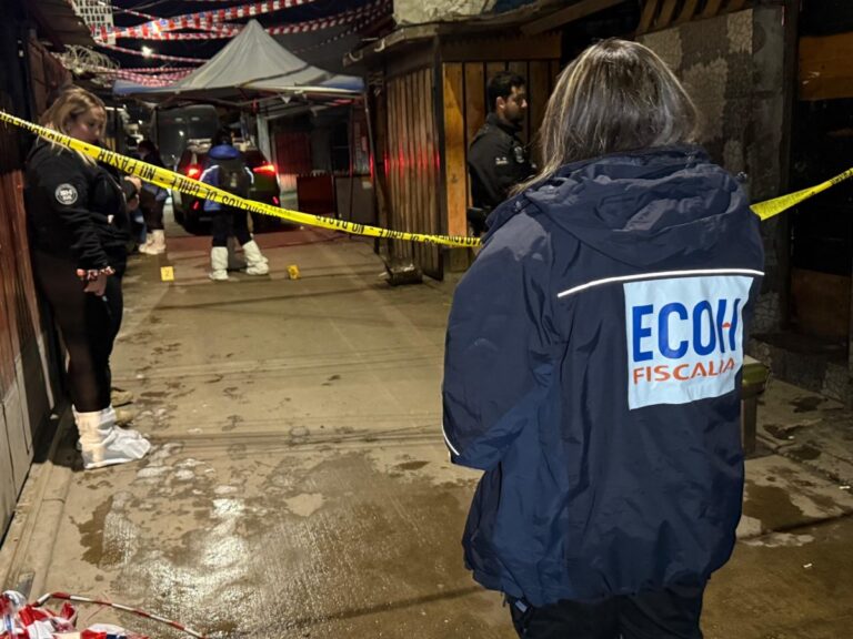 Homicidio en La Pintana: Una persona muerta y otra herida de gravedad tras tiroteo contra casa