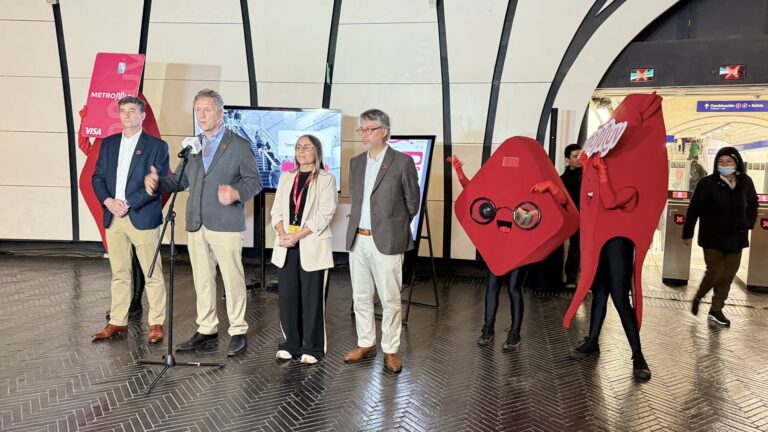 Metro de Santiago lanza la aplicación MetroMUV para pagar el transporte público: ¿Cómo se usa?