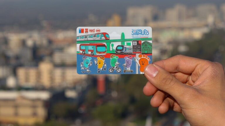 Lanzan tarjeta bip! conmemorativa por el Día Nacional Sin Auto: ¿En qué estaciones de Metro se puede conseguir?