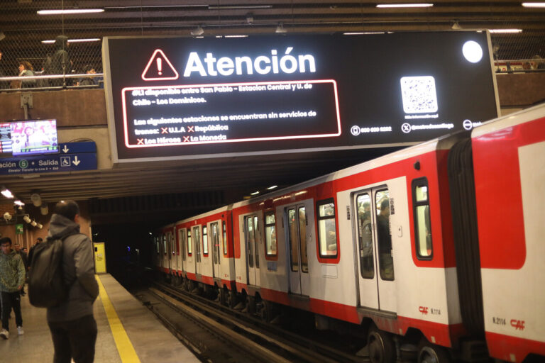 Metro suspende nuevamente el servicio en múltiples estaciones de la Línea 1 por persona en la vía