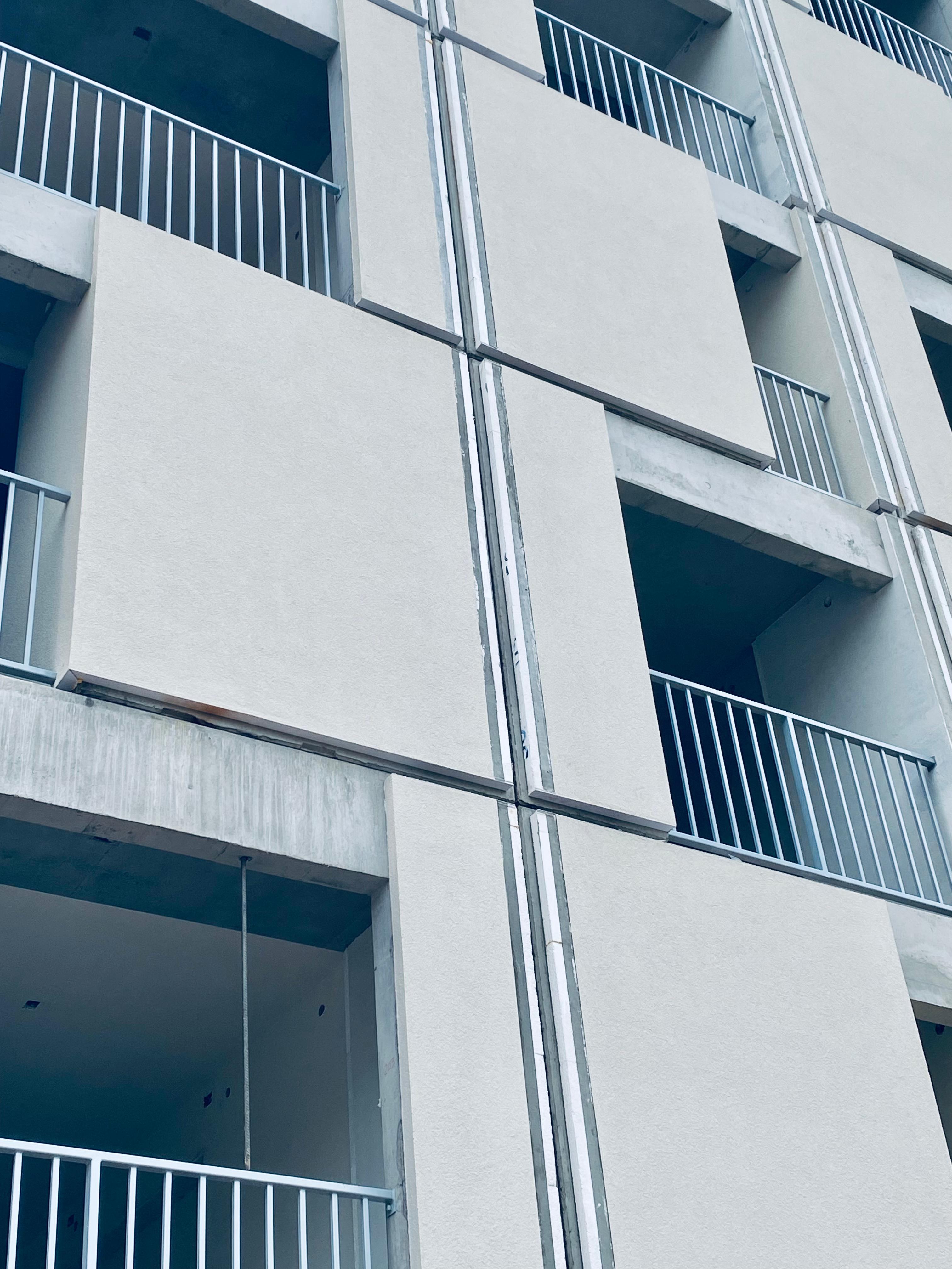 Así es el Momentum, el edificio modular que se montó en un día en Pudahuel/CChC