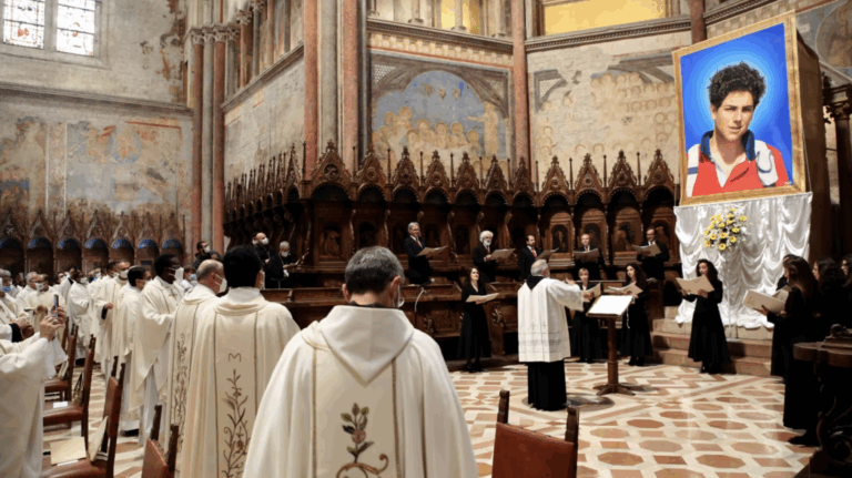 ¿Quién es Carlo Acutis, el 