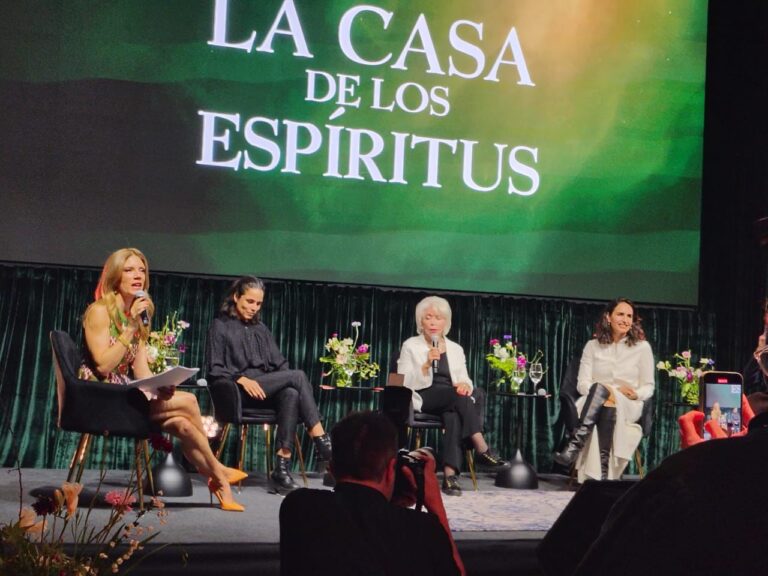 Con Isabel Allende en persona y la presentación de Mónica Rincón: así fue el evento en que se revelaron las primeras imágenes de la serie La Casa de los Espíritus