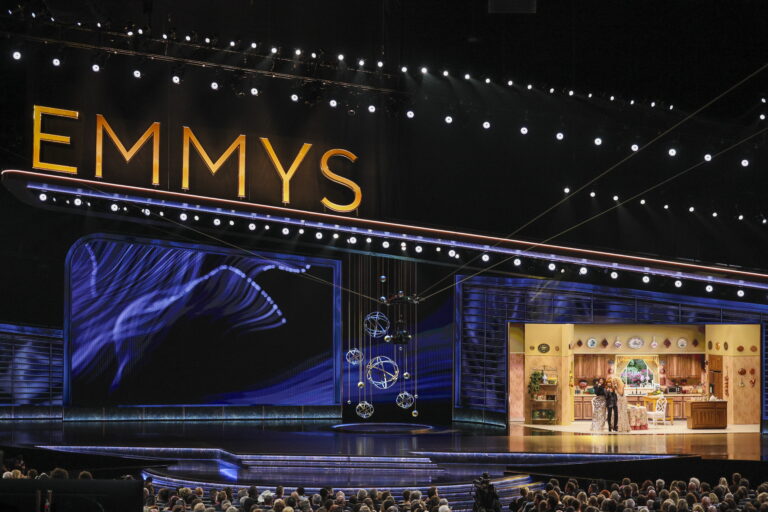 ¿Por qué los ganadores de los Emmys están hablando 45 segundos o menos?