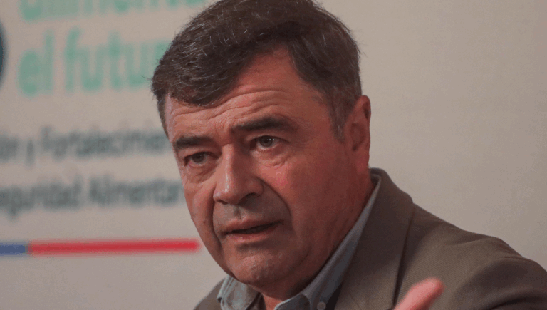 Exministro Valenzuela entra al debate agro: Critica el 