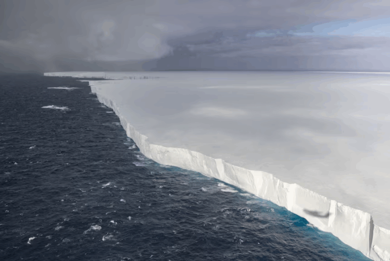 El iceberg más grande del mundo, el A23a, se ha roto en varios “trozos muy grandes”