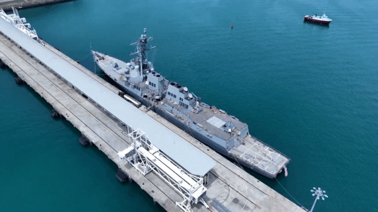 Pentágono advierte que dos aviones militares venezolanos volaron cerca de un buque de la Marina de EE.UU.