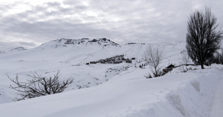 Trece personas quedan atrapadas debido al mal tiempo en las termas del Cajón del Maipo