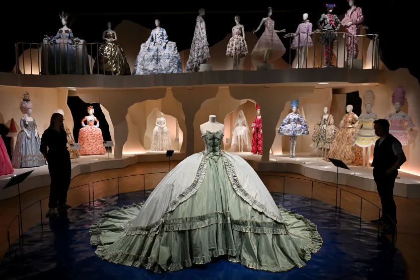Una sala de María: la exposición del V&A muestra el trabajo de diseñadores modernos inspirados en la reina. James Veysey/Shutterstock