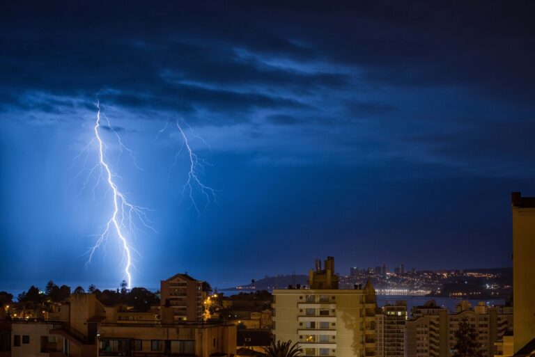 Meteorología emite aviso por tormentas eléctricas en la Región de Arica: Revisa cuándo ocurrirá el fenómeno