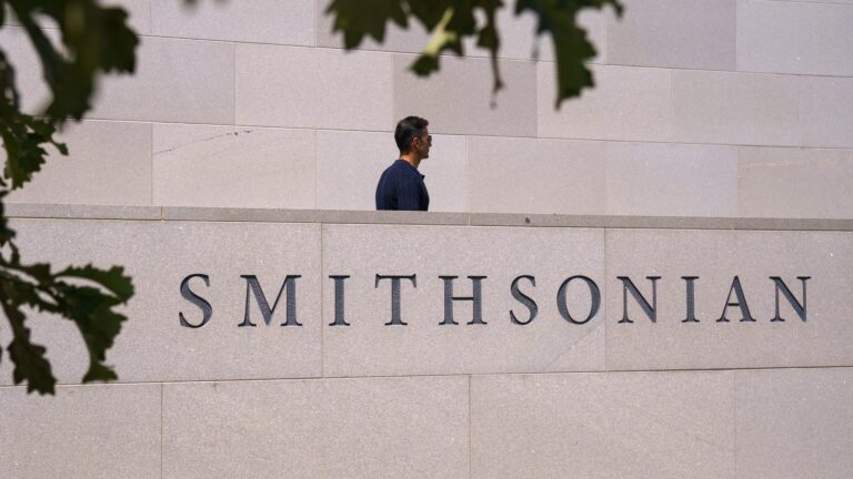 Cierre del Gobierno de EE. UU. se extiende por tres semanas: Zoológico Nacional y museos del Smithsonian cierran sus puertas