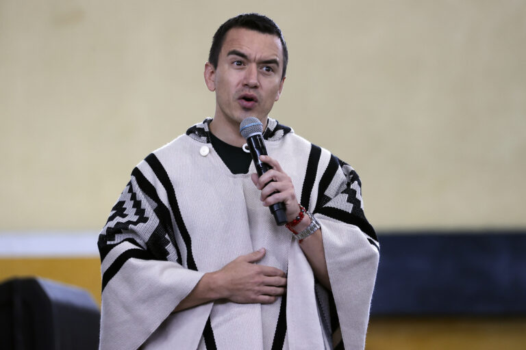 Presidente de Ecuador, Daniel Noboa, denuncia que trataron de envenenarlo con chocolate, mermelada y mistela