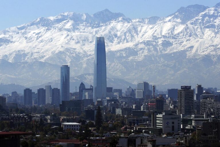 Fondo Monetario Internacional eleva el pronóstico de crecimiento para Chile en 2025: Subió a 2,5%