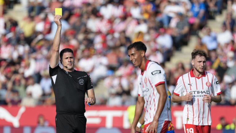 IFAB propone que el VAR pueda intervenir ante segunda tarjeta amarilla mostrada incorrectamente