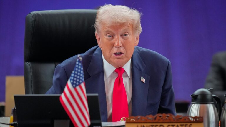 Donald Trump informa que ordenó al Departamento de Guerra iniciar pruebas con armas nucleares