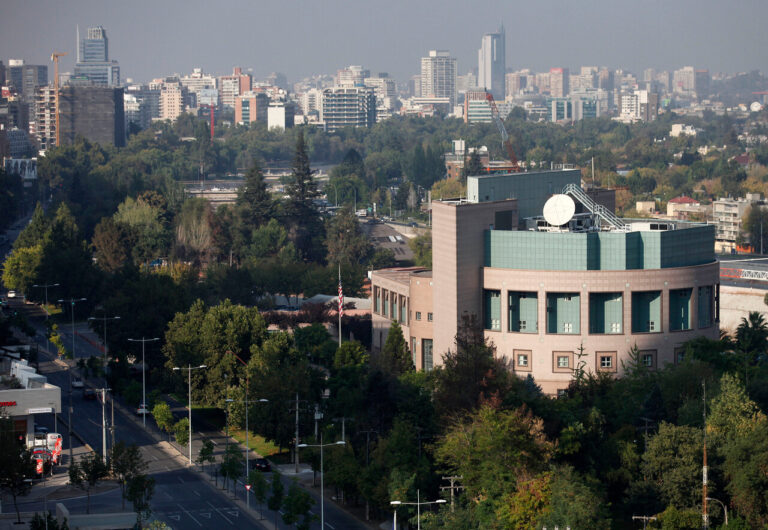 Cierre del gobierno de Estados Unidos: Embajada en Chile dejará de actualizar redes sociales por interrupción presupuestaria