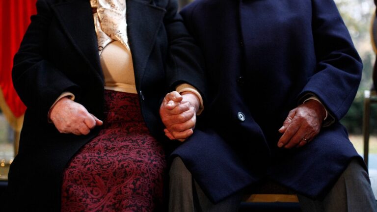 Bono Bodas de Oro: Cuáles son los requisitos y cómo solicitar los más de $400 mil que entrega el beneficio