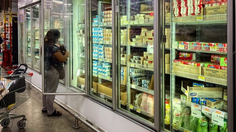 ¿Abren los supermercados durante el feriado? Así funcionará el comercio este viernes 31 de octubre