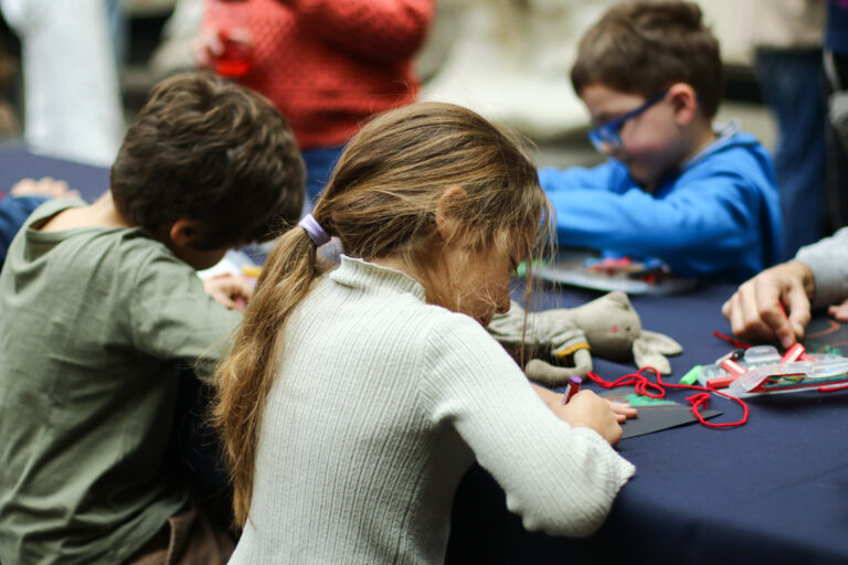 Franja electoral: Defensoría de la Niñez, Servel y CNTV llaman a los comandos a respetar los derechos de niños y adolescentes