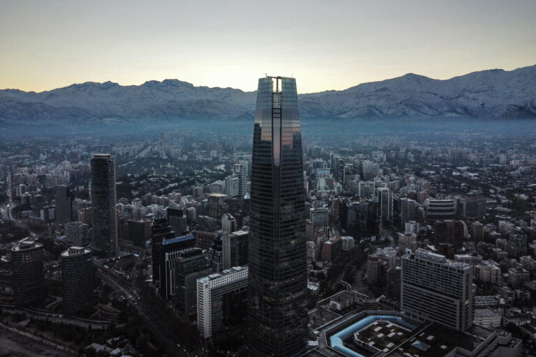 Chile es el país con más riqueza financiera de Latinoamérica: Entró al top 50 mundial