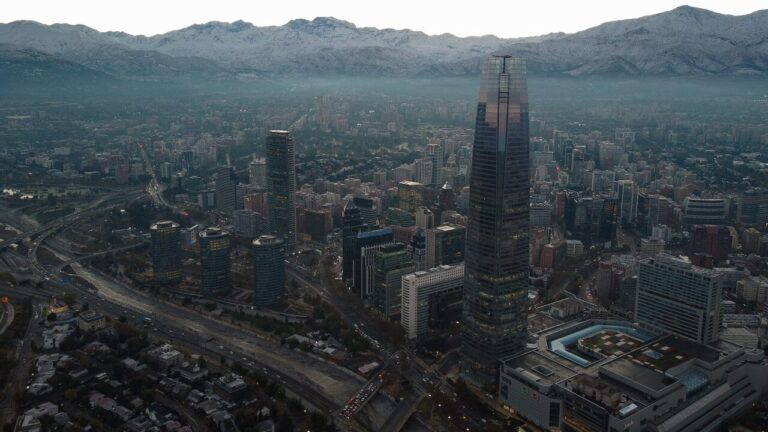 Banco Mundial eleva proyección de crecimiento para Chile: ¿Qué cifras se prevén para la región?