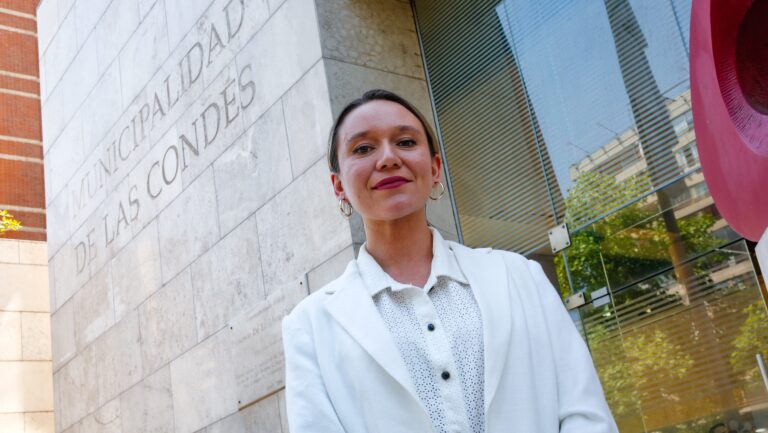 Alcaldesa de Las Condes pide suspender el partido entre Universidad Católica y Ñublense en el Claro Arena