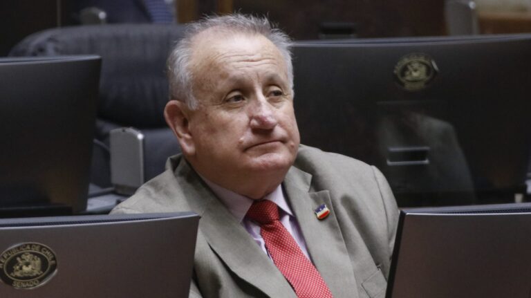 Durana acusa que el Gobierno ocultó déficit en presupuesto del Ejército: 