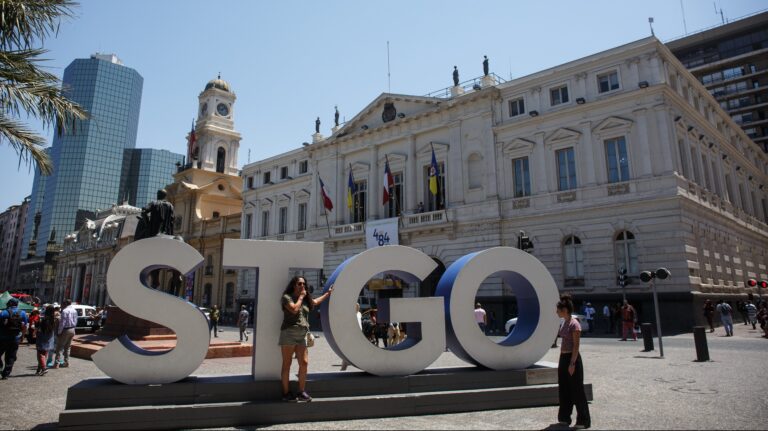 Plaza de Armas se llena de color con el Mercado Florece Santiago: Arte, cultura y emprendimiento este 22 y 23 de octubre