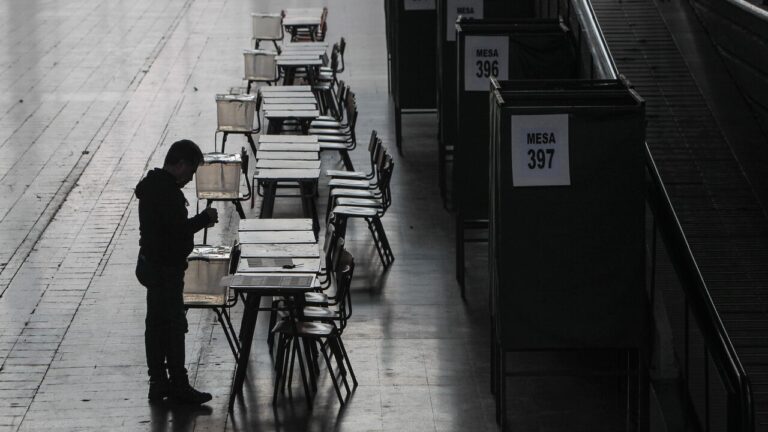 Encuesta CEP: 42% dice que votaría por candidatos a diputados y senadores que sean de derecha