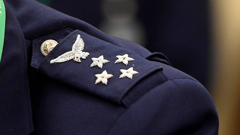 Municipalidad de Coyhaique decreta duelo comunal tras muerte de piloto de la FACh en accidente en helicóptero