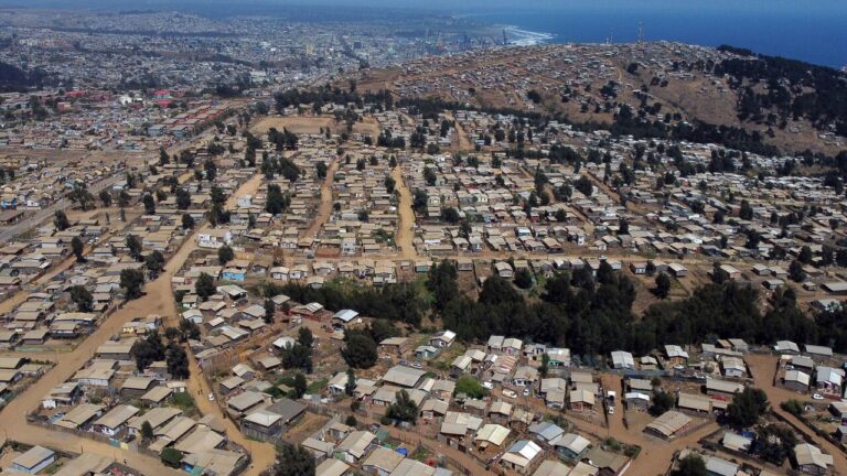 Corte de Apelaciones de Valparaíso ordena desalojo de megatoma en San Antonio donde viven cerca de 10 mil personas