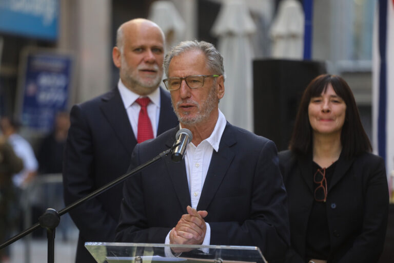 Gobierno confirma que solicitó la renuncia al secretario ejecutivo de la CNE tras escándalo por error en cuentas de luz