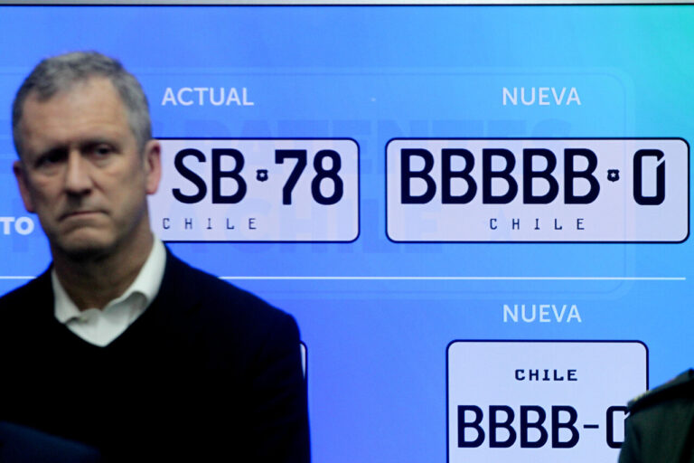 Presentan las nuevas patentes para automóviles: Tienen cinco letras y habrá de color verde