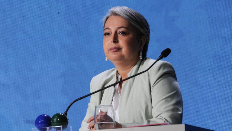 Jara dice que acusación constitucional contra ministro Ulloa 