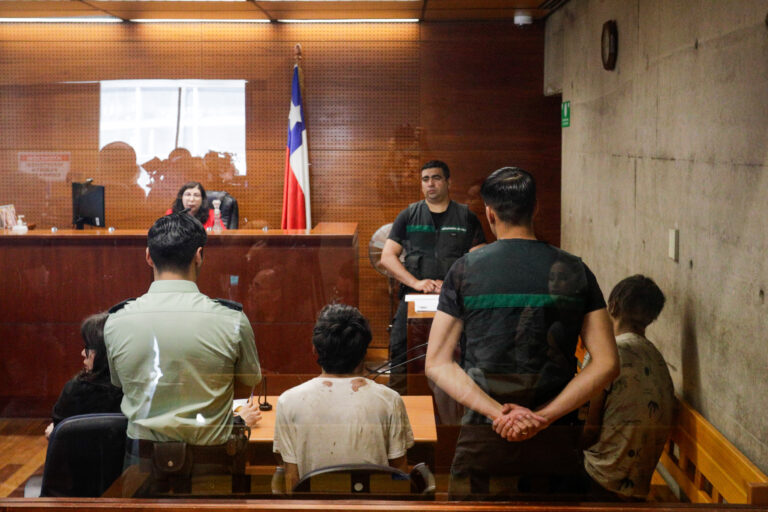 Prisión preventiva para sujetos acusados de chocar contra un furgón escolar y provocar la muerte de un niño en Recoleta