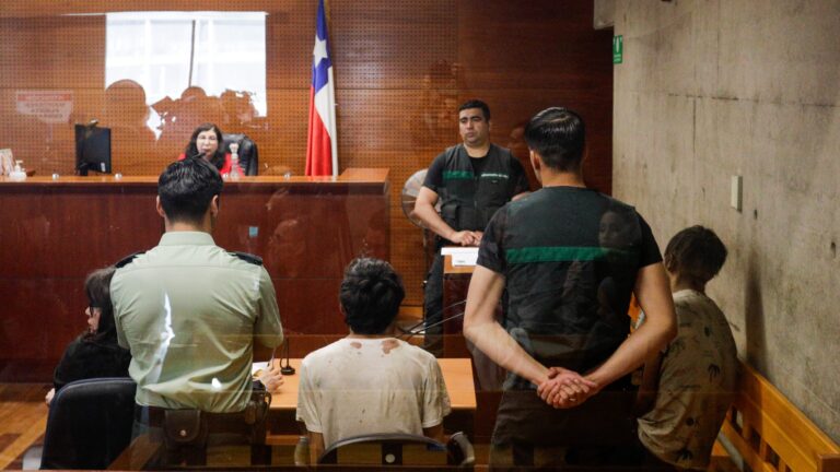 Imputados por choque de furgón escolar en Recoleta fueron atacados por otros reos en Santiago 1