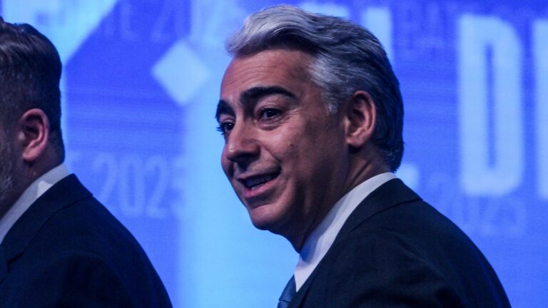 El cruce de ME-O con moderadores de debate: 