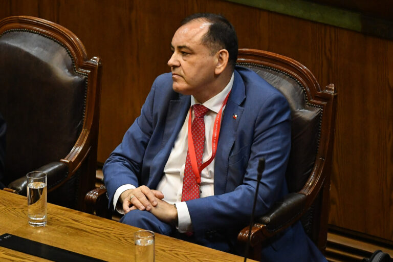 Experto advierte que redes de Ulloa seguirían operando en Poder Judicial: “Es mucho más peligroso que Sabaj, tiene más contactos”