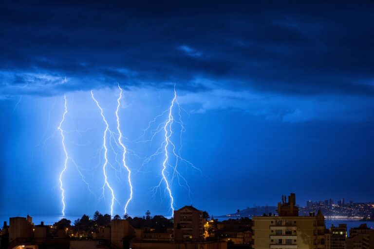 Tormentas eléctricas golpearán a cinco regiones del norte y sur del país: ¿Dónde y cuándo ocurrirá el fenómeno?