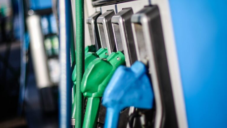 Enap informa precios de las bencinas para la última semana de octubre: ¿Suben, bajan o se mantienen?