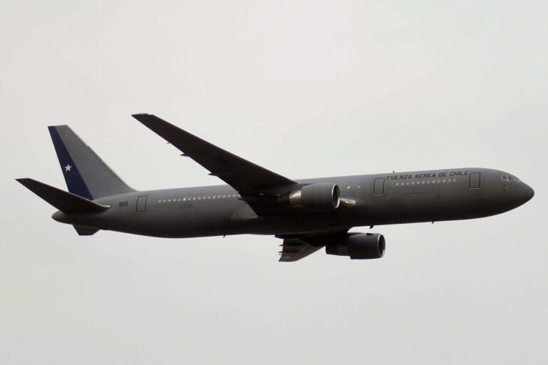 Presidente Boric aprueba nuevo alto mando de la FACh: ¿Quiénes ocuparán los cargos en 2026?