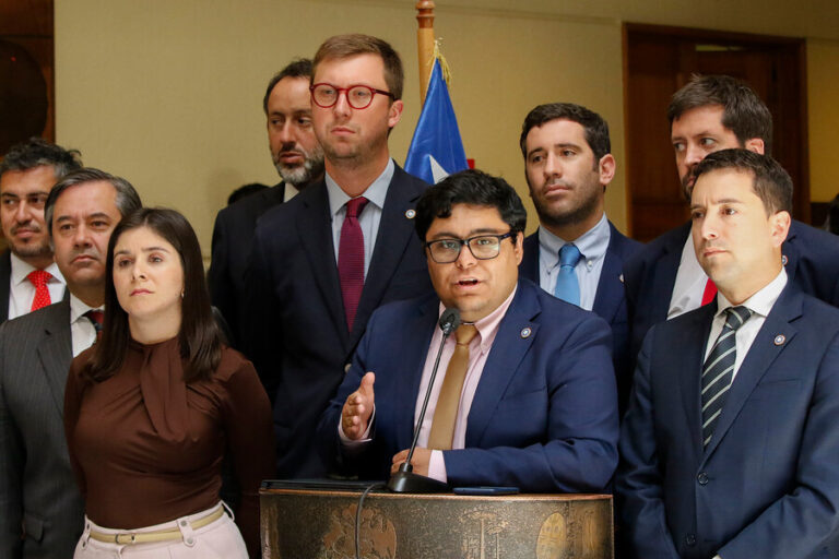 Tras error en cálculo de cuentas de luz: Republicanos se sumará a la UDI en AC contra Pardow y acción suma apoyos de la derecha