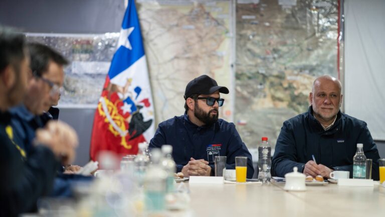 Boric anuncia reforma constitucional para despliegue permanente de FF.AA. en frontera tras inaugurar sistema SIFRON en Colchane