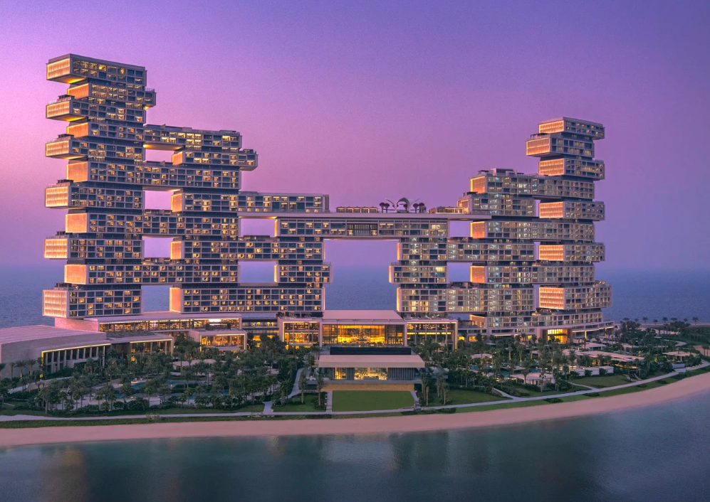 Atlantis The Royal, Dubái: La propiedad de Oriente Medio mejor clasificada en la lista alberga 795 habitaciones, 16 restaurantes, 17 boutiques y 90 piscinas. Atlantis The Royal