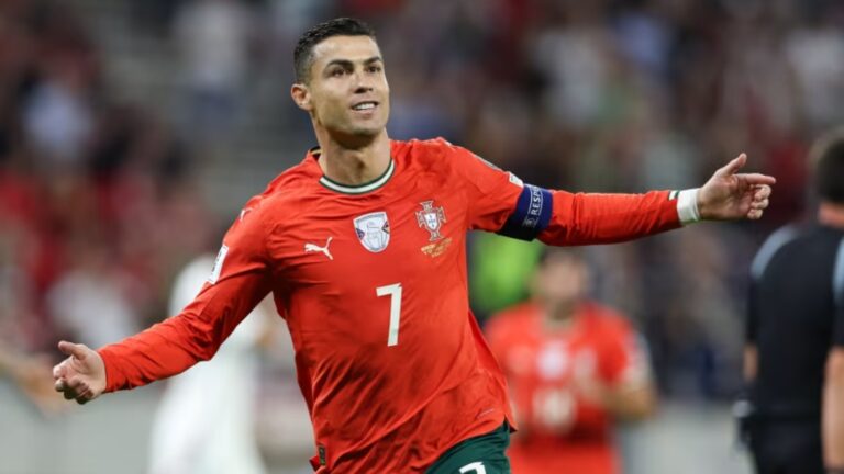 Cristiano Ronaldo hace historia como el primer futbolista 